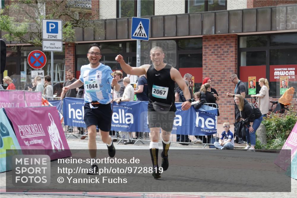 10.05.2026 - 8. Wedeler Halbmarathon Yannick Fuchs http://msf.ph/oto/9728819 10.05.2026 12:14:14 Ziel 1044, 2067 meine-sportfotos.de