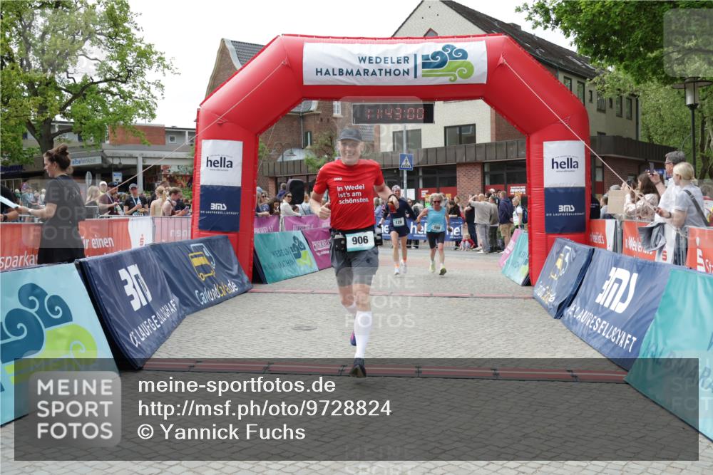 10.05.2026 - 8. Wedeler Halbmarathon Yannick Fuchs http://msf.ph/oto/9728824 10.05.2026 11:42:58 Ziel 109, 128, 906 meine-sportfotos.de