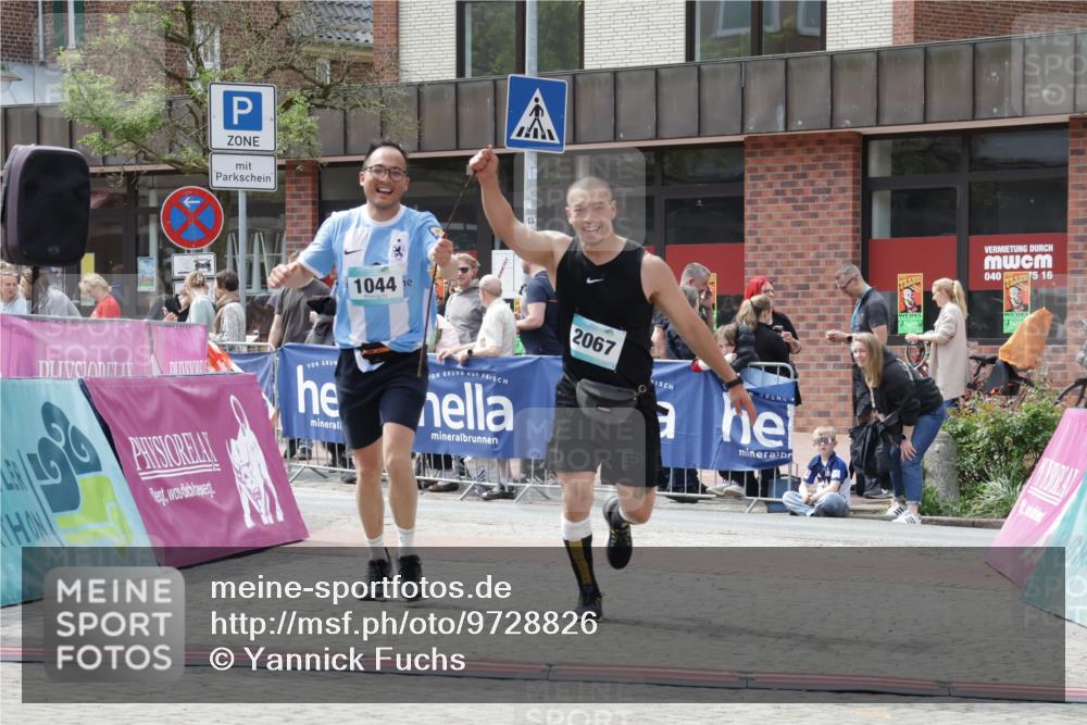 10.05.2026 - 8. Wedeler Halbmarathon Yannick Fuchs http://msf.ph/oto/9728826 10.05.2026 12:14:14 Ziel 1044, 2067 meine-sportfotos.de