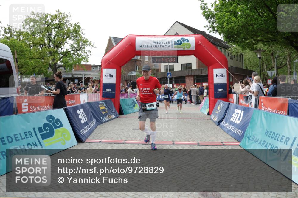 10.05.2026 - 8. Wedeler Halbmarathon Yannick Fuchs http://msf.ph/oto/9728829 10.05.2026 11:42:58 Ziel 109, 128, 906 meine-sportfotos.de