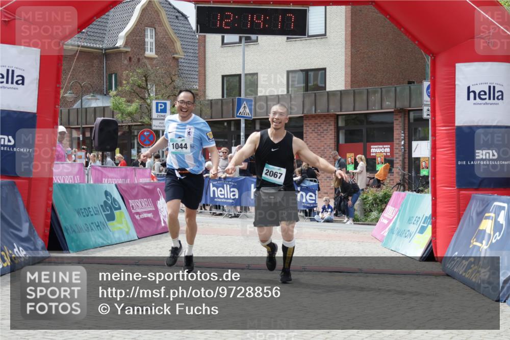 10.05.2026 - 8. Wedeler Halbmarathon Yannick Fuchs http://msf.ph/oto/9728856 10.05.2026 12:14:15 Ziel 1044, 2067 meine-sportfotos.de
