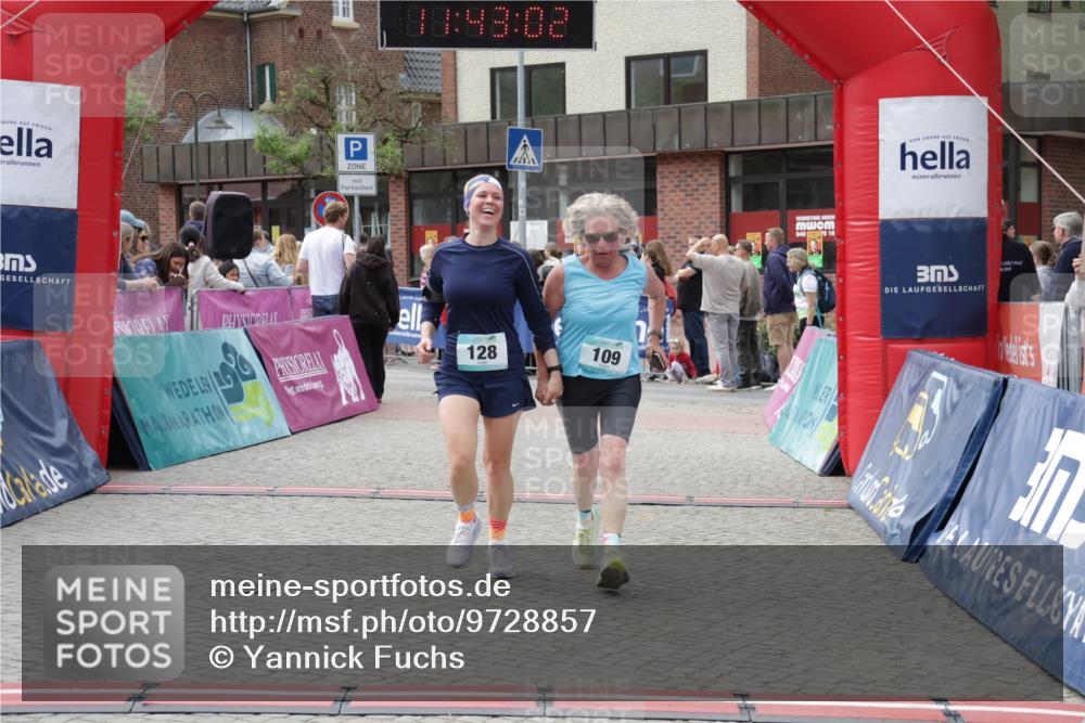 10.05.2026 - 8. Wedeler Halbmarathon Yannick Fuchs http://msf.ph/oto/9728857 10.05.2026 11:43:00 Ziel 109, 128, 649, 650, 849, 906 meine-sportfotos.de