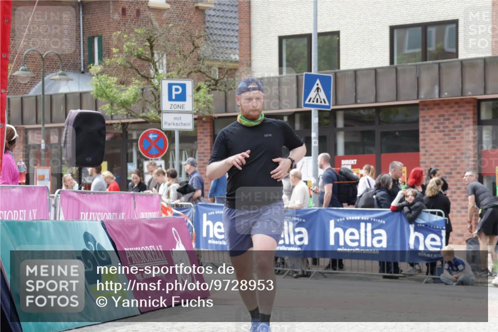 10.05.2026 - 8. Wedeler Halbmarathon Yannick Fuchs http://msf.ph/oto/9728953 10.05.2026 12:14:26 Ziel 446 meine-sportfotos.de