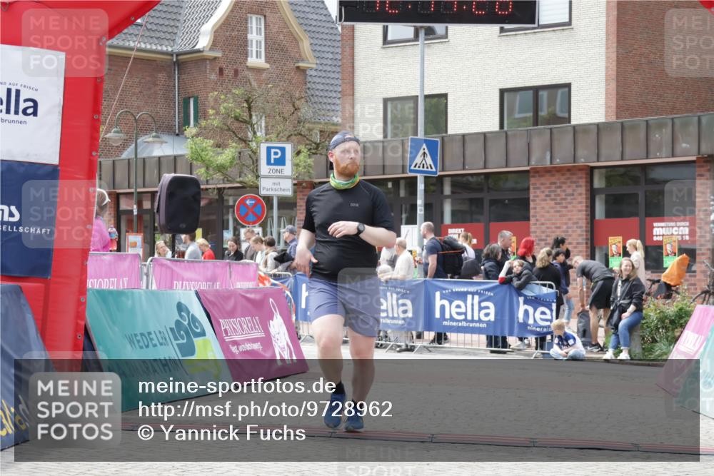 10.05.2026 - 8. Wedeler Halbmarathon Yannick Fuchs http://msf.ph/oto/9728962 10.05.2026 12:14:26 Ziel 446 meine-sportfotos.de