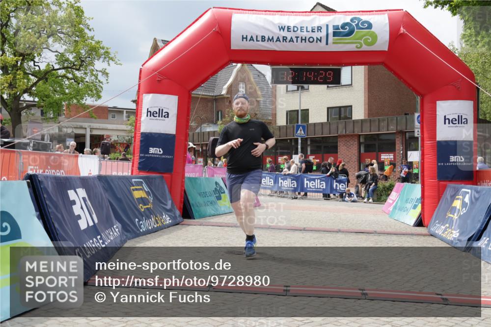 10.05.2026 - 8. Wedeler Halbmarathon Yannick Fuchs http://msf.ph/oto/9728980 10.05.2026 12:14:27 Ziel 446 meine-sportfotos.de