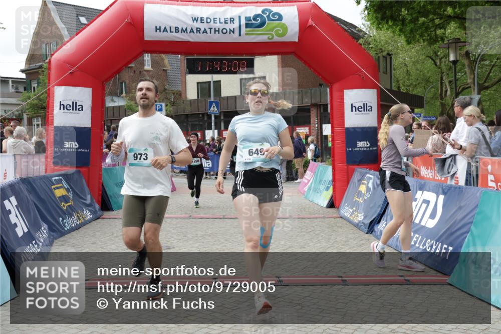 10.05.2026 - 8. Wedeler Halbmarathon Yannick Fuchs http://msf.ph/oto/9729005 10.05.2026 11:43:07 Ziel 331, 649, 650, 849, 973, 2073, 2158 meine-sportfotos.de