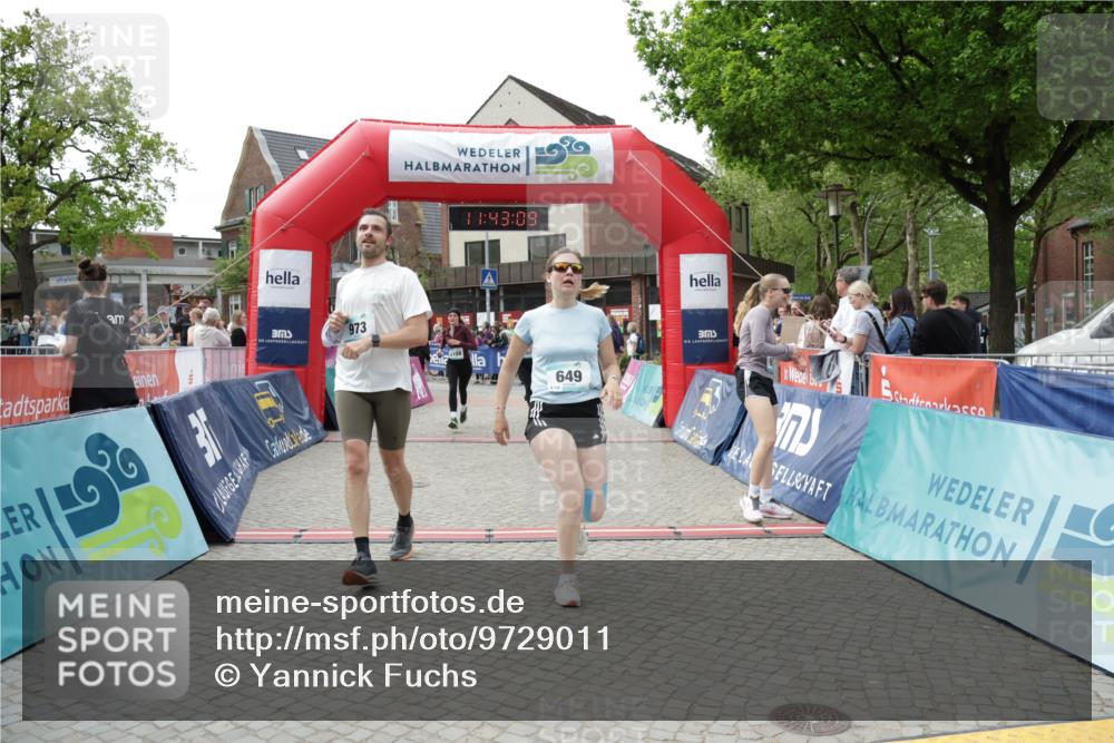 10.05.2026 - 8. Wedeler Halbmarathon Yannick Fuchs http://msf.ph/oto/9729011 10.05.2026 11:43:07 Ziel 331, 649, 650, 849, 973, 2073, 2158 meine-sportfotos.de