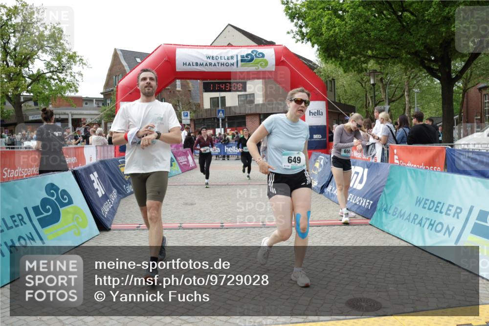 10.05.2026 - 8. Wedeler Halbmarathon Yannick Fuchs http://msf.ph/oto/9729028 10.05.2026 11:43:07 Ziel 331, 649, 650, 849, 973, 2073, 2158 meine-sportfotos.de