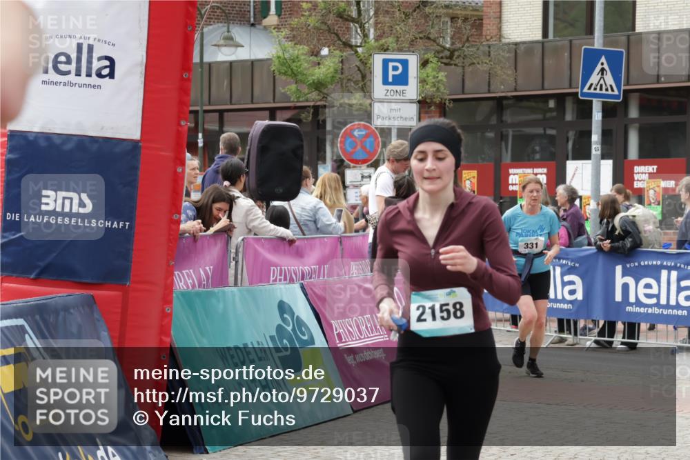 10.05.2026 - 8. Wedeler Halbmarathon Yannick Fuchs http://msf.ph/oto/9729037 10.05.2026 11:43:08 Ziel 331, 649, 650, 849, 973, 2073, 2158 meine-sportfotos.de