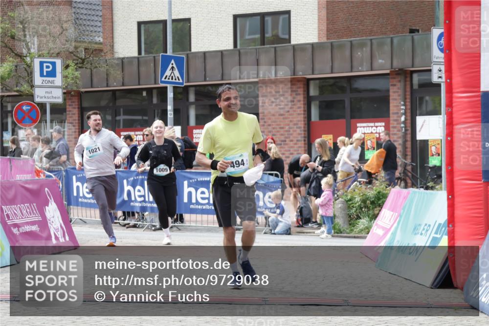 10.05.2026 - 8. Wedeler Halbmarathon Yannick Fuchs http://msf.ph/oto/9729038 10.05.2026 12:14:44 Ziel 494, 1009, 1021 meine-sportfotos.de