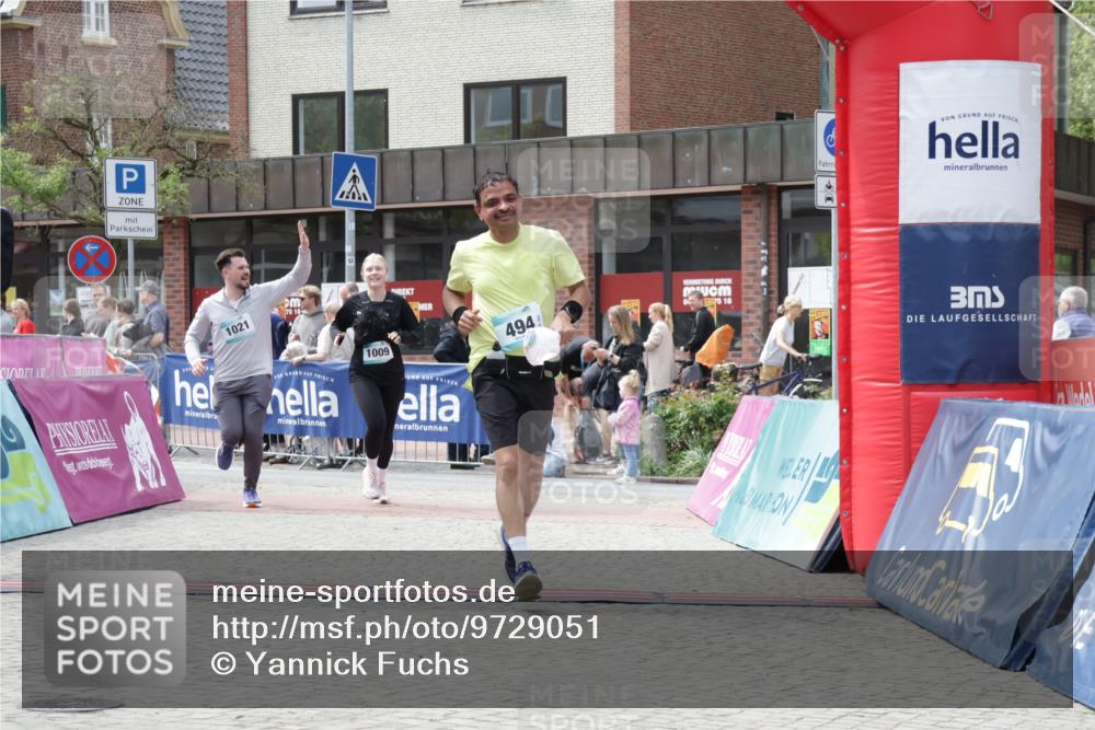 10.05.2026 - 8. Wedeler Halbmarathon Yannick Fuchs http://msf.ph/oto/9729051 10.05.2026 12:14:44 Ziel 494, 1009, 1021 meine-sportfotos.de