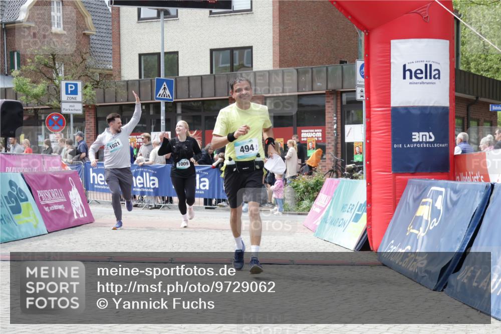 10.05.2026 - 8. Wedeler Halbmarathon Yannick Fuchs http://msf.ph/oto/9729062 10.05.2026 12:14:44 Ziel 494, 1009, 1021 meine-sportfotos.de