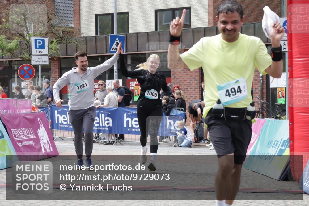 10.05.2026 - 8. Wedeler Halbmarathon Yannick Fuchs http://msf.ph/oto/9729073 10.05.2026 12:14:45 Ziel 494, 1009, 1021 meine-sportfotos.de