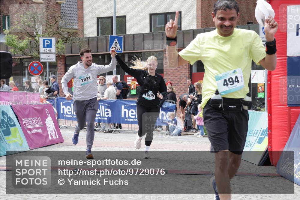 10.05.2026 - 8. Wedeler Halbmarathon Yannick Fuchs http://msf.ph/oto/9729076 10.05.2026 12:14:45 Ziel 494, 1009, 1021 meine-sportfotos.de
