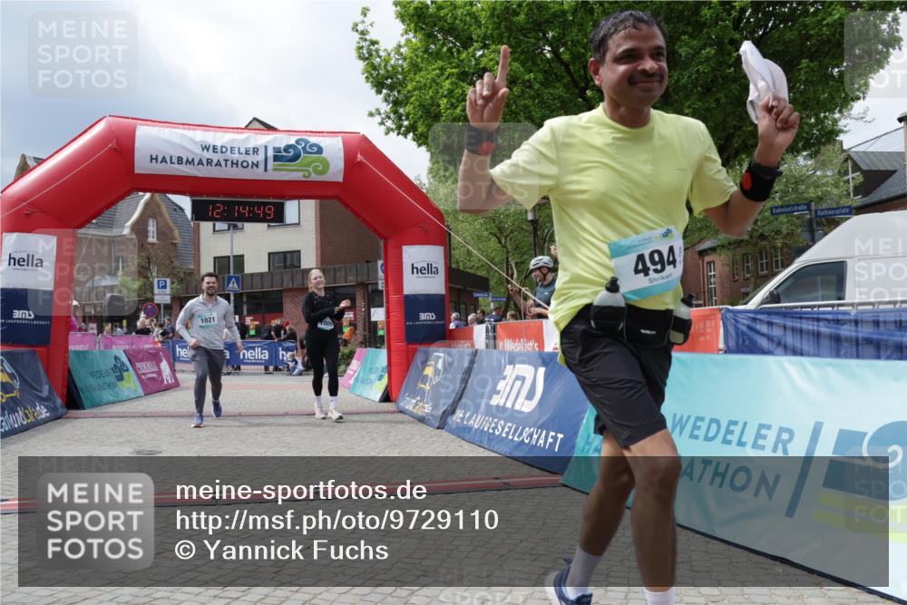 10.05.2026 - 8. Wedeler Halbmarathon Yannick Fuchs http://msf.ph/oto/9729110 10.05.2026 12:14:47 Ziel 231, 494, 1009, 1021 meine-sportfotos.de