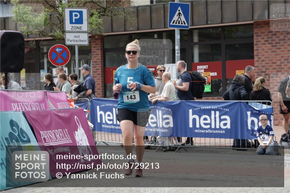 10.05.2026 - 8. Wedeler Halbmarathon Yannick Fuchs http://msf.ph/oto/9729213 10.05.2026 12:14:55 Ziel 27, 143, 231 meine-sportfotos.de