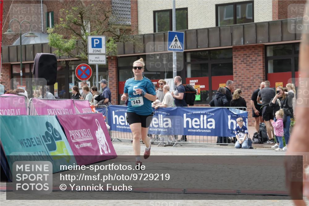 10.05.2026 - 8. Wedeler Halbmarathon Yannick Fuchs http://msf.ph/oto/9729219 10.05.2026 12:14:56 Ziel 27, 143, 231, 613, 615 meine-sportfotos.de