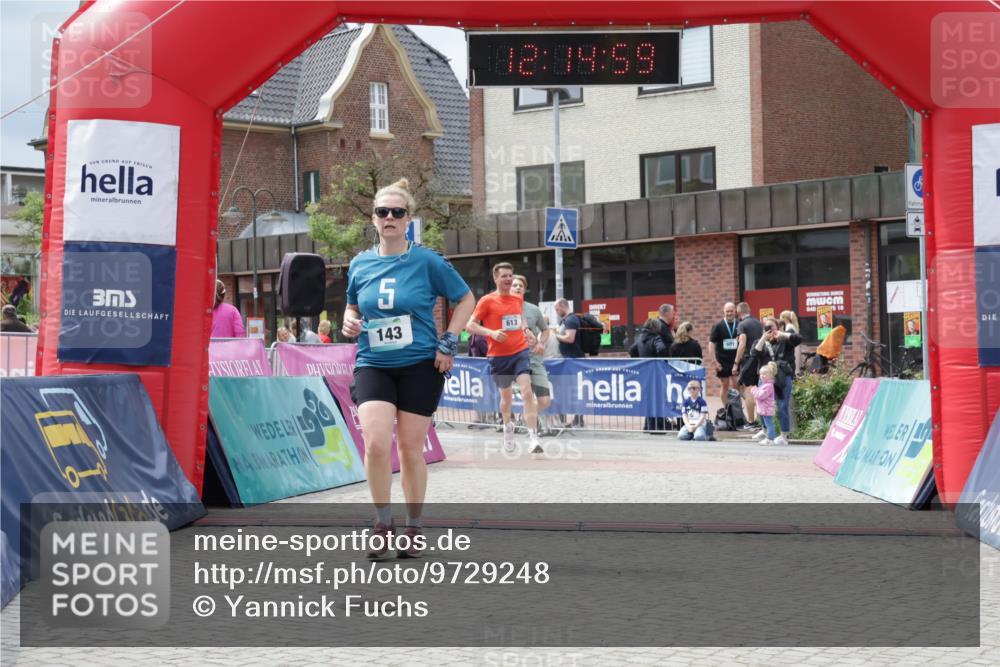 10.05.2026 - 8. Wedeler Halbmarathon Yannick Fuchs http://msf.ph/oto/9729248 10.05.2026 12:14:58 Ziel 27, 143, 613, 615 meine-sportfotos.de