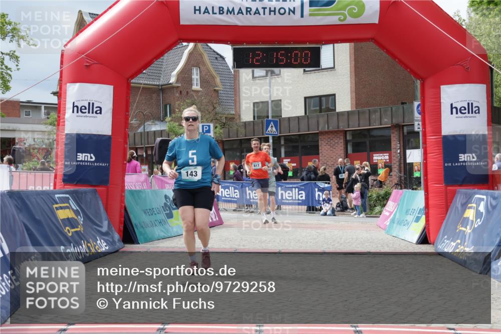 10.05.2026 - 8. Wedeler Halbmarathon Yannick Fuchs http://msf.ph/oto/9729258 10.05.2026 12:14:58 Ziel 27, 143, 613, 615 meine-sportfotos.de