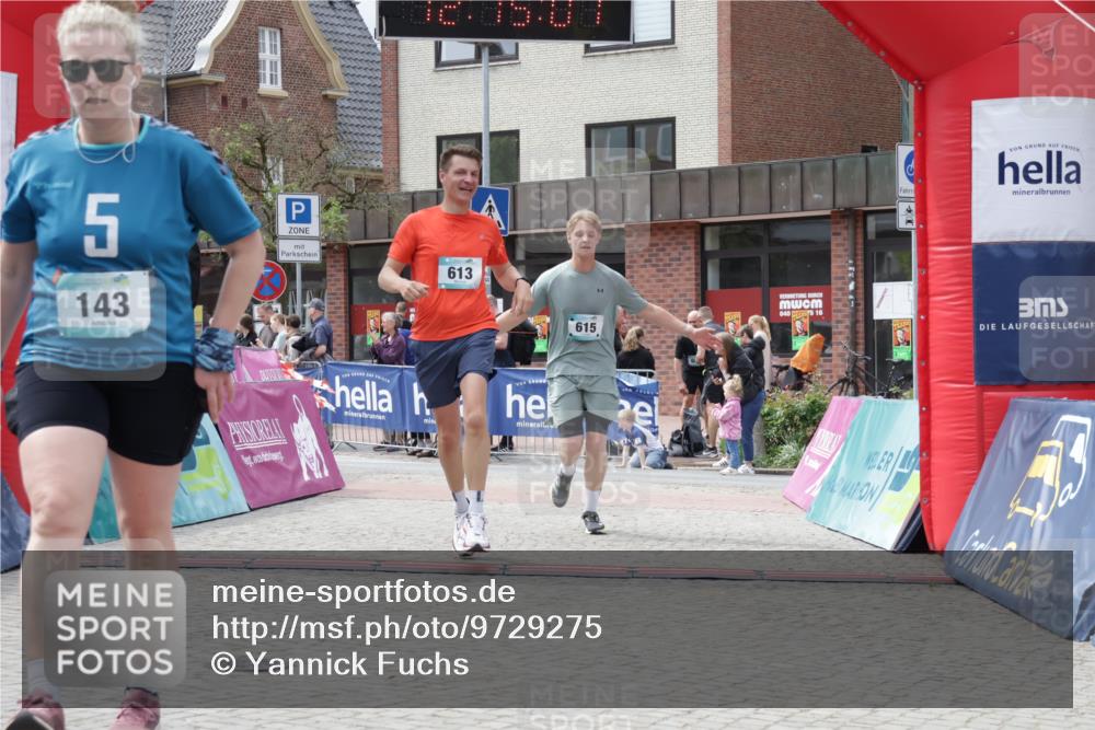 10.05.2026 - 8. Wedeler Halbmarathon Yannick Fuchs http://msf.ph/oto/9729275 10.05.2026 12:15:00 Ziel 143, 613, 615 meine-sportfotos.de