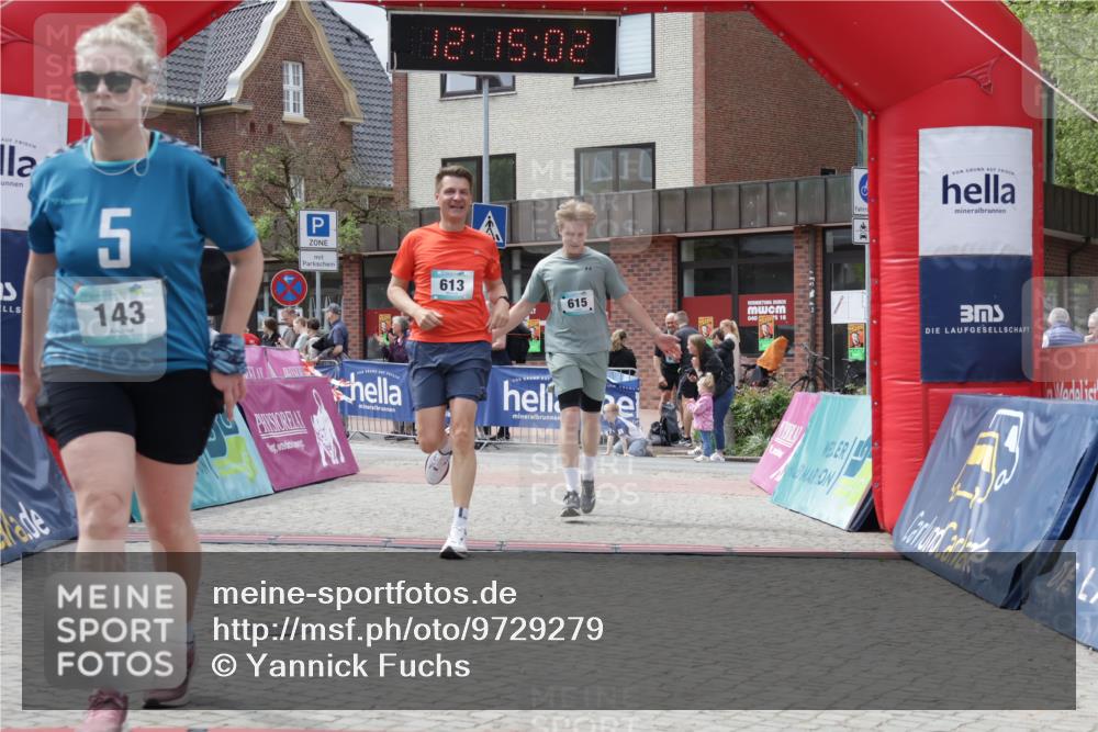 10.05.2026 - 8. Wedeler Halbmarathon Yannick Fuchs http://msf.ph/oto/9729279 10.05.2026 12:15:00 Ziel 143, 613, 615 meine-sportfotos.de