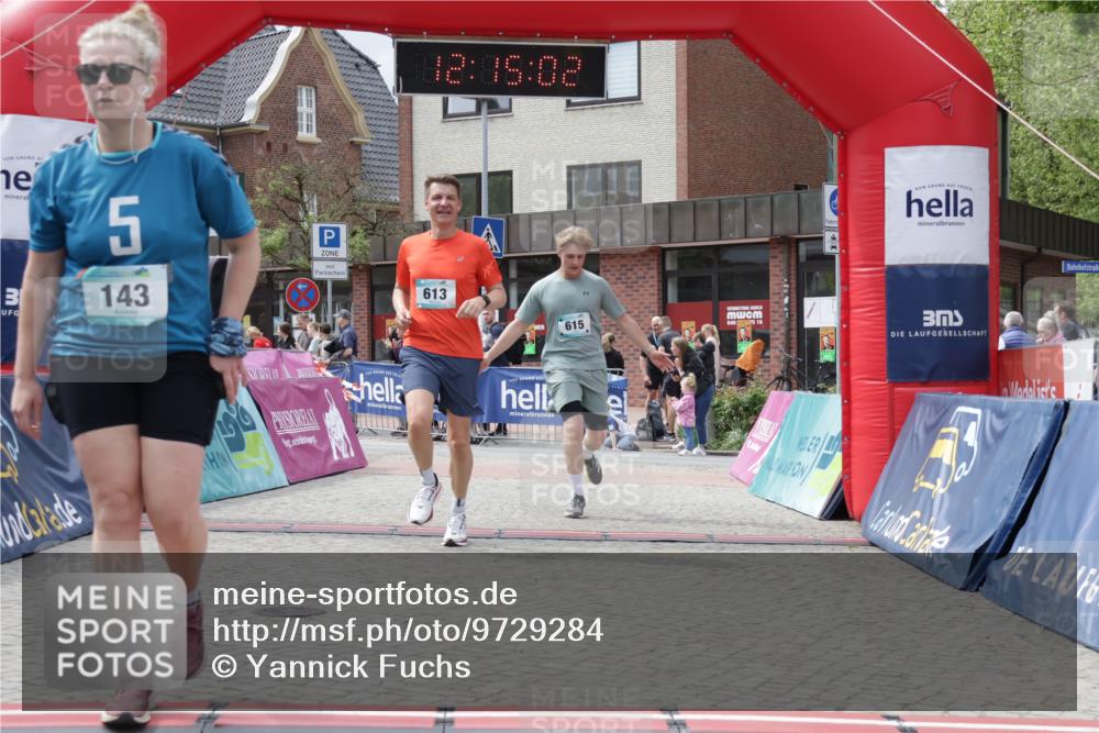 10.05.2026 - 8. Wedeler Halbmarathon Yannick Fuchs http://msf.ph/oto/9729284 10.05.2026 12:15:00 Ziel 143, 613, 615 meine-sportfotos.de