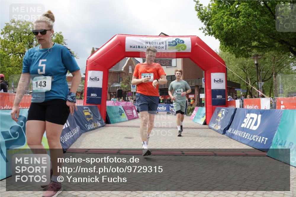 10.05.2026 - 8. Wedeler Halbmarathon Yannick Fuchs http://msf.ph/oto/9729315 10.05.2026 12:15:01 Ziel 143, 415, 613, 615 meine-sportfotos.de