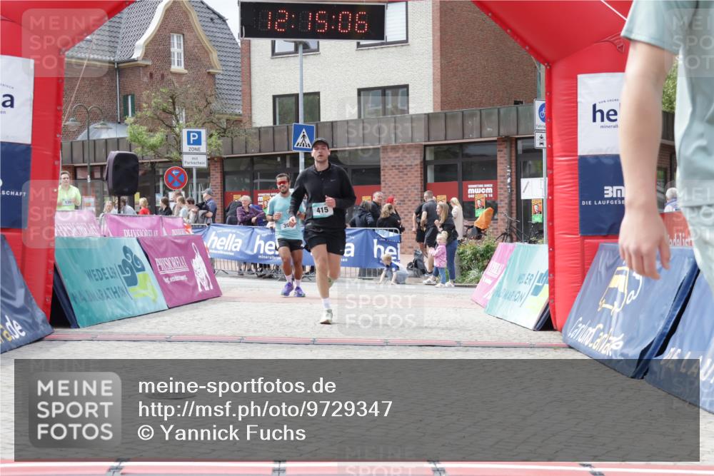 10.05.2026 - 8. Wedeler Halbmarathon Yannick Fuchs http://msf.ph/oto/9729347 10.05.2026 12:15:04 Ziel 396, 415, 613, 615 meine-sportfotos.de