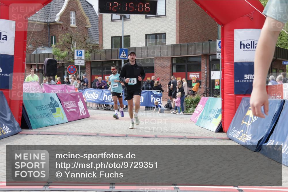 10.05.2026 - 8. Wedeler Halbmarathon Yannick Fuchs http://msf.ph/oto/9729351 10.05.2026 12:15:04 Ziel 396, 415, 613, 615 meine-sportfotos.de
