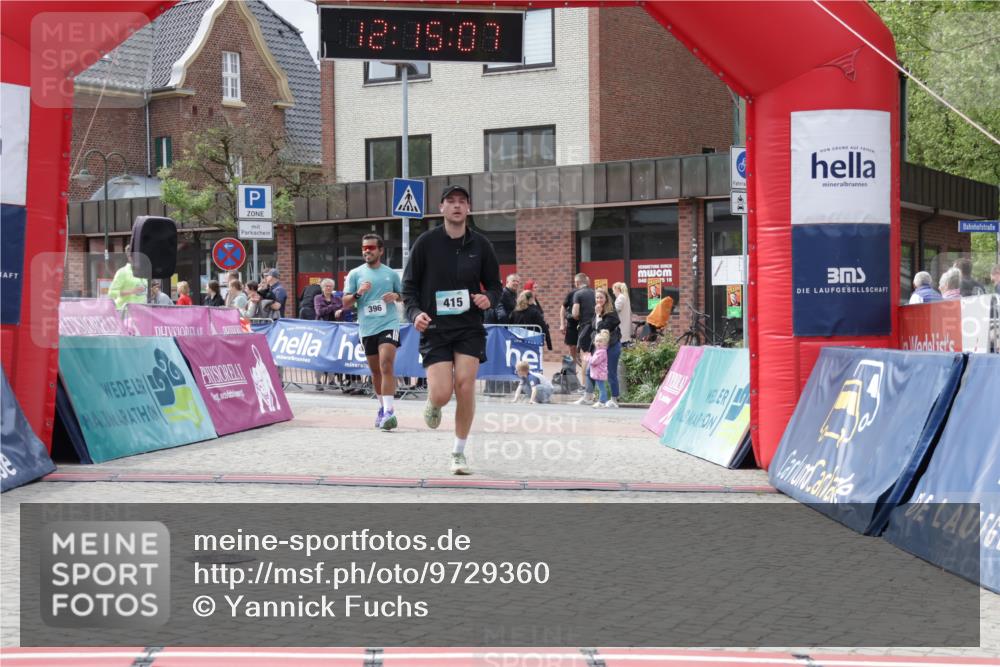 10.05.2026 - 8. Wedeler Halbmarathon Yannick Fuchs http://msf.ph/oto/9729360 10.05.2026 12:15:05 Ziel 396, 415, 613, 615 meine-sportfotos.de