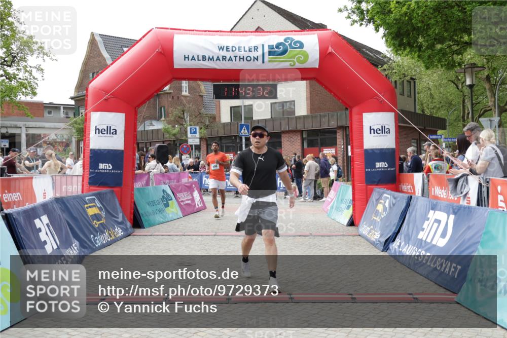10.05.2026 - 8. Wedeler Halbmarathon Yannick Fuchs http://msf.ph/oto/9729373 10.05.2026 11:43:30 Ziel 400, 422 meine-sportfotos.de