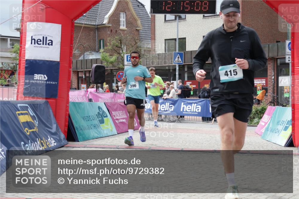 10.05.2026 - 8. Wedeler Halbmarathon Yannick Fuchs http://msf.ph/oto/9729382 10.05.2026 12:15:07 Ziel 396, 415 meine-sportfotos.de