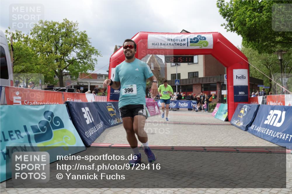 10.05.2026 - 8. Wedeler Halbmarathon Yannick Fuchs http://msf.ph/oto/9729416 10.05.2026 12:15:09 Ziel 396, 415 meine-sportfotos.de