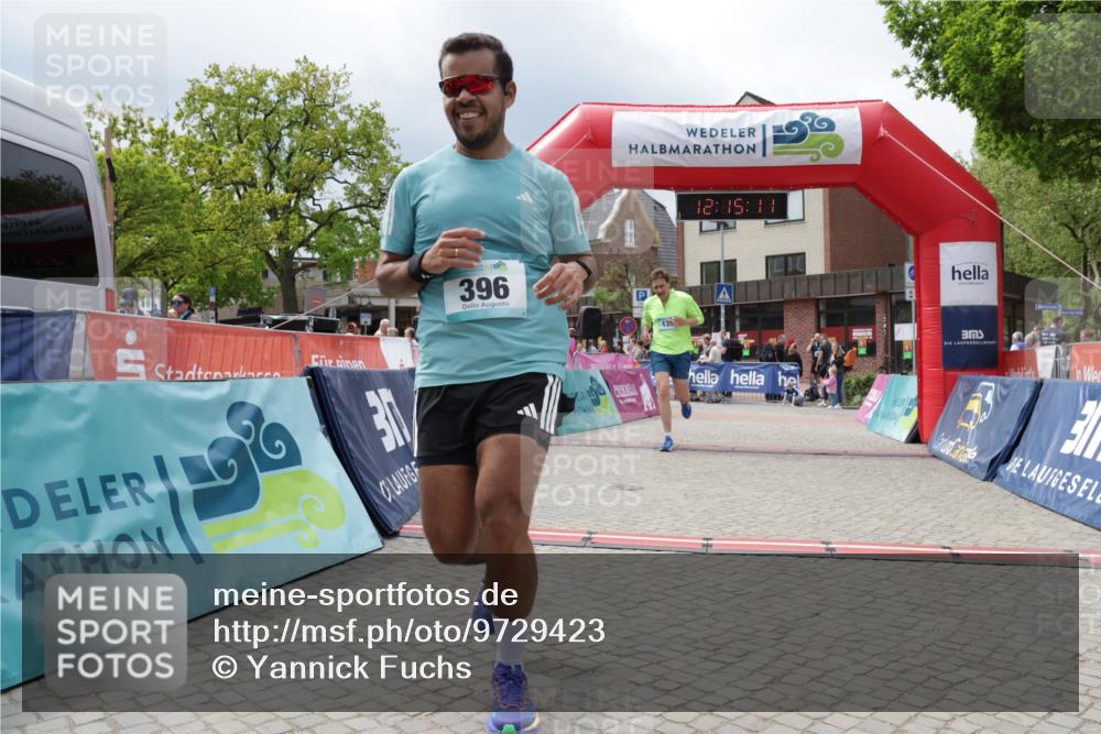 10.05.2026 - 8. Wedeler Halbmarathon Yannick Fuchs http://msf.ph/oto/9729423 10.05.2026 12:15:09 Ziel 396, 415 meine-sportfotos.de
