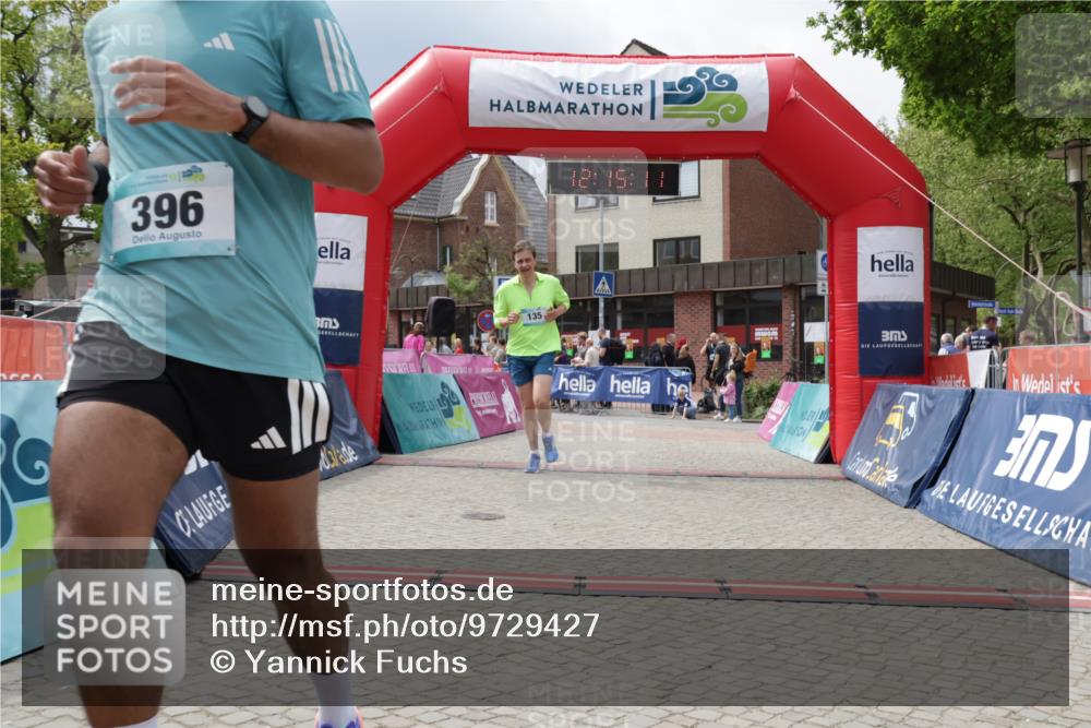 10.05.2026 - 8. Wedeler Halbmarathon Yannick Fuchs http://msf.ph/oto/9729427 10.05.2026 12:15:09 Ziel 396, 415 meine-sportfotos.de