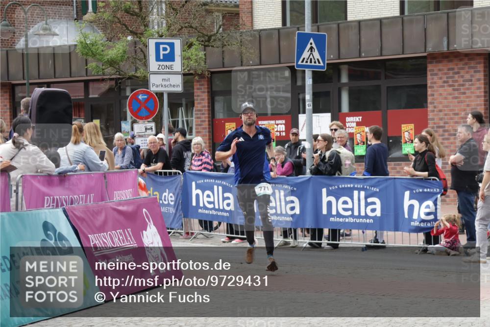 10.05.2026 - 8. Wedeler Halbmarathon Yannick Fuchs http://msf.ph/oto/9729431 10.05.2026 11:43:39 Ziel 771 meine-sportfotos.de