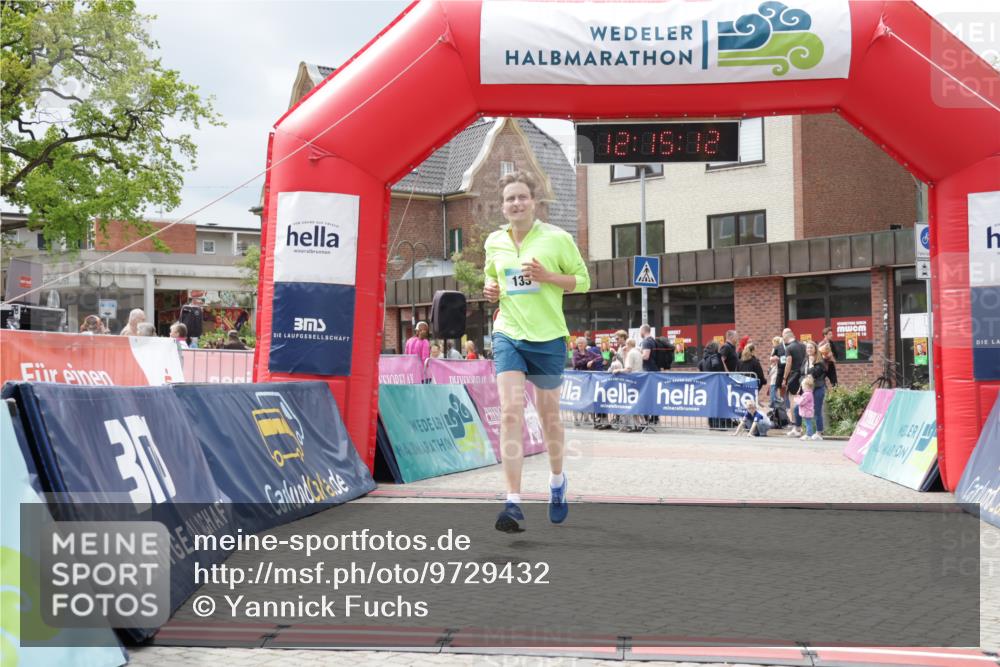 10.05.2026 - 8. Wedeler Halbmarathon Yannick Fuchs http://msf.ph/oto/9729432 10.05.2026 12:15:10 Ziel 396, 415 meine-sportfotos.de