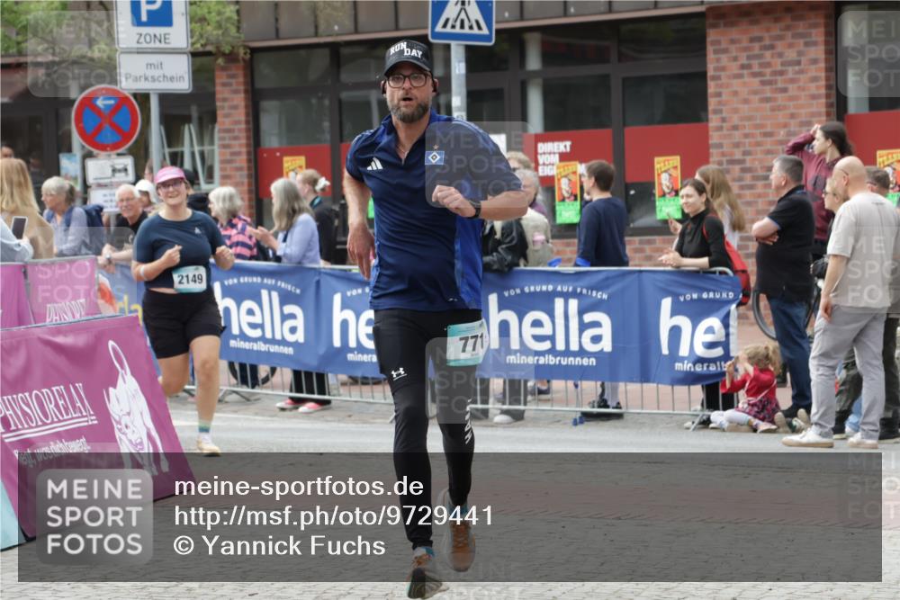 10.05.2026 - 8. Wedeler Halbmarathon Yannick Fuchs http://msf.ph/oto/9729441 10.05.2026 11:43:41 Ziel 771, 2149 meine-sportfotos.de