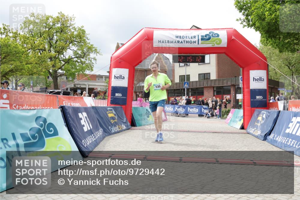 10.05.2026 - 8. Wedeler Halbmarathon Yannick Fuchs http://msf.ph/oto/9729442 10.05.2026 12:15:10 Ziel 396, 415 meine-sportfotos.de