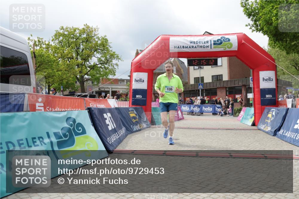 10.05.2026 - 8. Wedeler Halbmarathon Yannick Fuchs http://msf.ph/oto/9729453 10.05.2026 12:15:11 Ziel 396, 415 meine-sportfotos.de