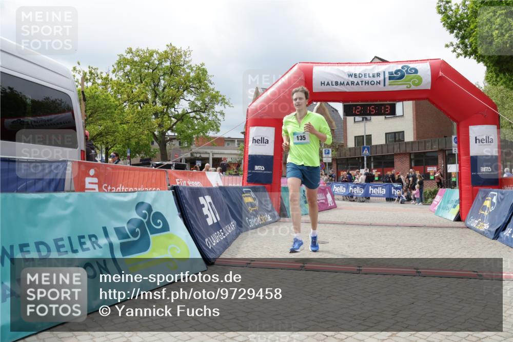 10.05.2026 - 8. Wedeler Halbmarathon Yannick Fuchs http://msf.ph/oto/9729458 10.05.2026 12:15:11 Ziel 396, 415 meine-sportfotos.de