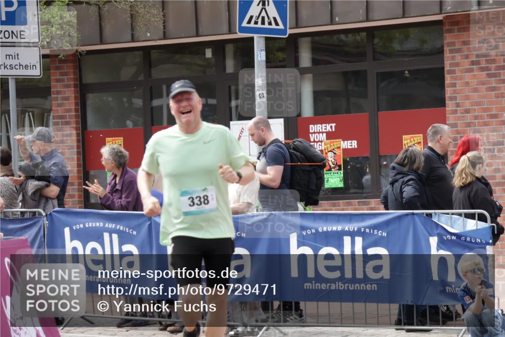 10.05.2026 - 8. Wedeler Halbmarathon Yannick Fuchs http://msf.ph/oto/9729471 10.05.2026 12:15:18 Ziel 338 meine-sportfotos.de