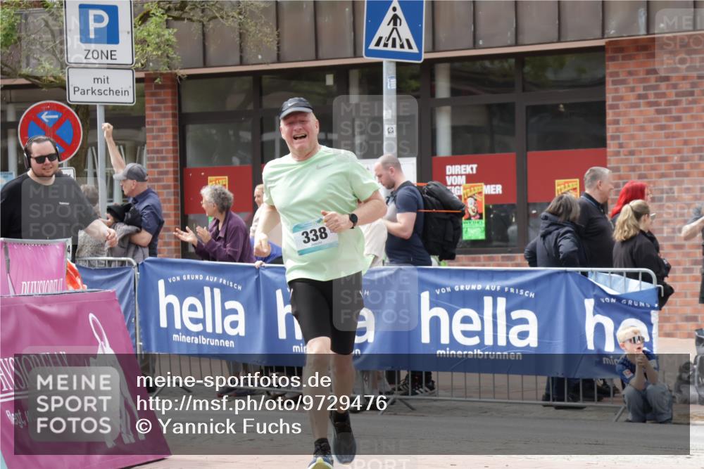 10.05.2026 - 8. Wedeler Halbmarathon Yannick Fuchs http://msf.ph/oto/9729476 10.05.2026 12:15:19 Ziel 338 meine-sportfotos.de