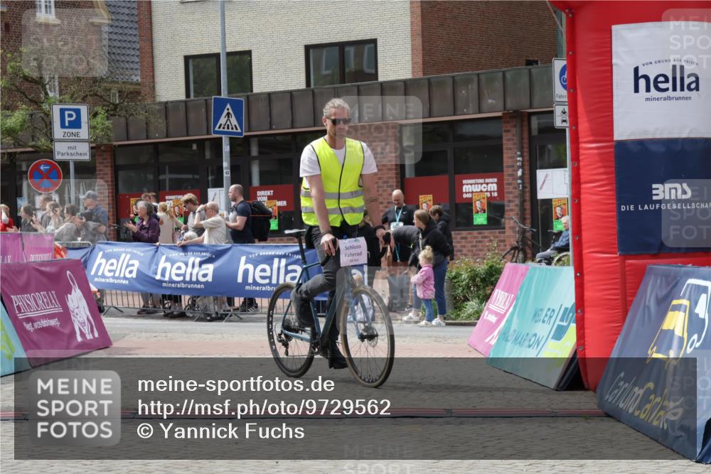 10.05.2026 - 8. Wedeler Halbmarathon Yannick Fuchs http://msf.ph/oto/9729562 10.05.2026 12:15:28 Ziel 2194 meine-sportfotos.de