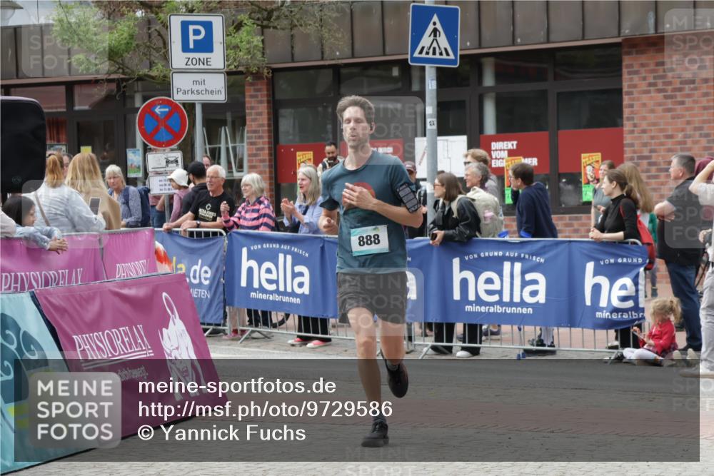 10.05.2026 - 8. Wedeler Halbmarathon Yannick Fuchs http://msf.ph/oto/9729586 10.05.2026 11:43:47 Ziel 771, 2149 meine-sportfotos.de