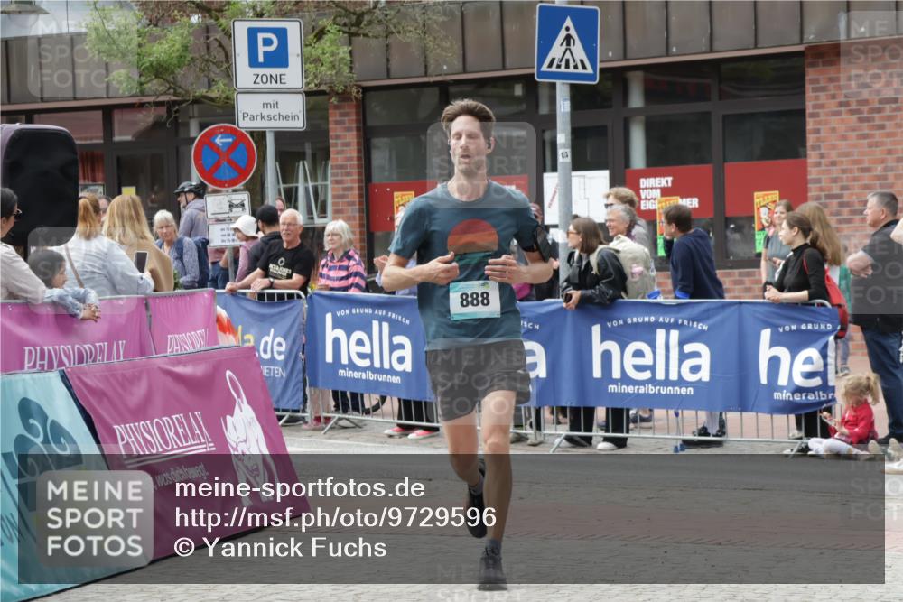 10.05.2026 - 8. Wedeler Halbmarathon Yannick Fuchs http://msf.ph/oto/9729596 10.05.2026 11:43:48 Ziel 952, 2149 meine-sportfotos.de