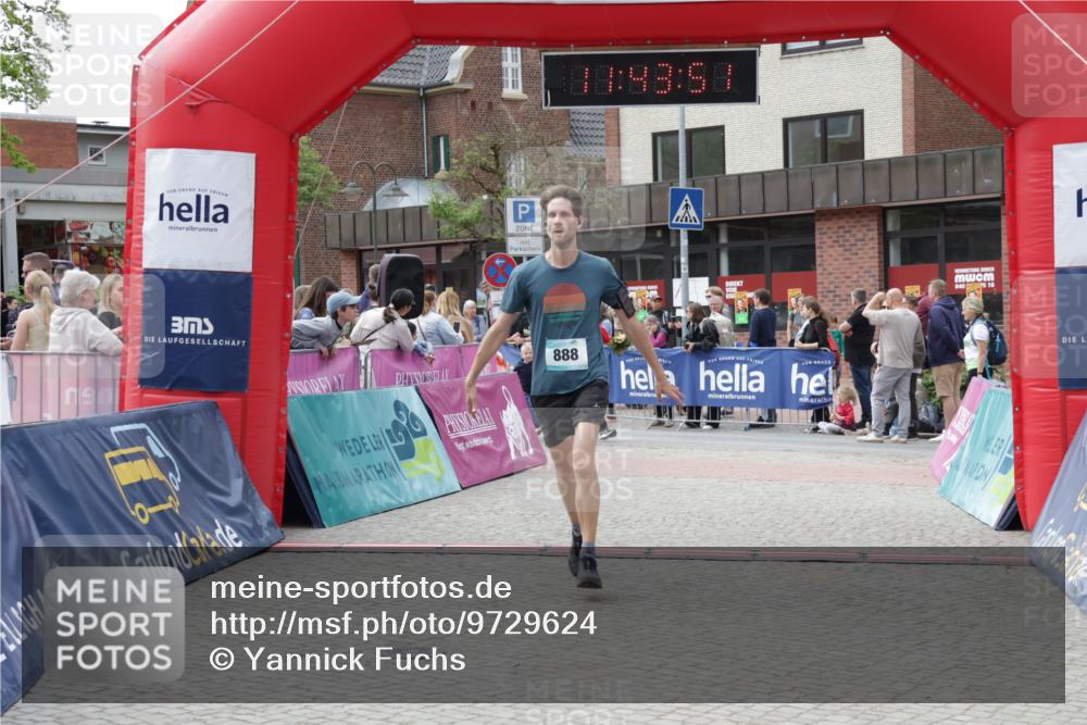 10.05.2026 - 8. Wedeler Halbmarathon Yannick Fuchs http://msf.ph/oto/9729624 10.05.2026 11:43:49 Ziel 952, 2149 meine-sportfotos.de