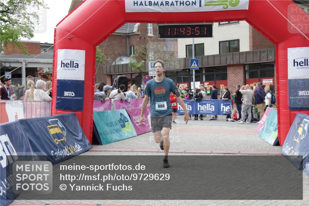 10.05.2026 - 8. Wedeler Halbmarathon Yannick Fuchs http://msf.ph/oto/9729629 10.05.2026 11:43:49 Ziel 952, 2149 meine-sportfotos.de