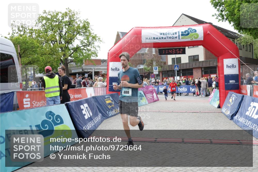 10.05.2026 - 8. Wedeler Halbmarathon Yannick Fuchs http://msf.ph/oto/9729664 10.05.2026 11:43:50 Ziel 952, 2149 meine-sportfotos.de