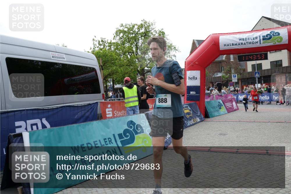 10.05.2026 - 8. Wedeler Halbmarathon Yannick Fuchs http://msf.ph/oto/9729683 10.05.2026 11:43:51 Ziel 952 meine-sportfotos.de